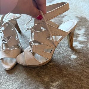 Simply Vera Vera Wang Tan Strappy Heels
